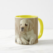 Zwei Golden Labrador Welpen Tasse (VorderseiteRechts)