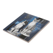 Zwei graue Katzen im Abstrakten Hintergrund Fliese (Seite)