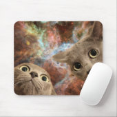 Zwei graue Katzen im Raum vor einem Nebelfleck Mousepad (Mit Mouse)