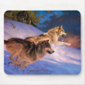 Zwei graue Wolfe im Winter Mousepad (Vorne)