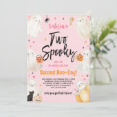 Zwei griechisch-rosa Halloween Geburtstagskleidung Einladung (Stehend Vorderseite)