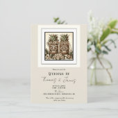 Zwei Grooms Gay Pineaple Tiki Head Retro Hochzeit Einladung (Stehend Vorderseite)