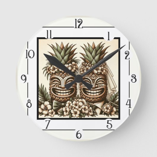Zwei Grooms Gay Pineaple Tiki Head Retro Hochzeit Runde Wanduhr (Vorderseite)