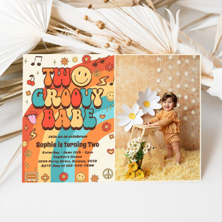 Zwei Groovy Babe Retro Rainbow 2. Foto Einladung