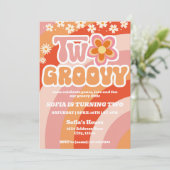 Zwei Groovy Birthday Einladung (Stehend Vorderseite)