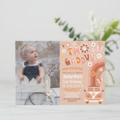 Zwei Groovy Boho Retro 2. Geburtstag Einladungen (Stehend Vorderseite)
