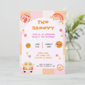 Zwei Groovy Girls zum Geburtstag Einladung (Stehend Vorderseite)
