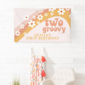 Zwei Groovy Retro Daisy Birthday Banner (Insitu)