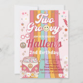 Zwei Groovy Retro Daisy Rainbow 2. Geburtstag Einladung (Vorderseite)