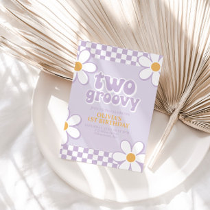 Zwei Groovy Retro Karo Lila Daisy Einladung