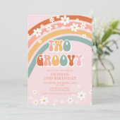 Zwei Groovy Retro Rainbow daisate Birthday Einladu Einladung (Stehend Vorderseite)