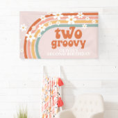 Zwei Groovy Retro Rainbow Daisy Birthday Banner (Insitu)