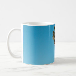Zwei grüne Kokospalmen Kaffeetasse
