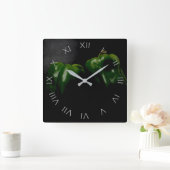 Zwei grüne Paprikaschoten Graue römische Zahlen wc Quadratische Wanduhr (Zuhause)