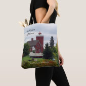 Zwei Häfen Leuchtturm & Boot überall auf Tottasche Tasche (Von Nahem)