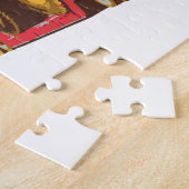 Zwei halb große LKWs, die einen enormen Puzzle (Seite)