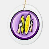 Zwei Hände, die Abbruchsbecken im lila Kreis Keramikornament (Links)