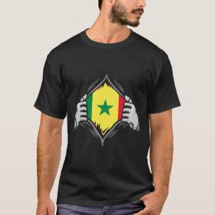 Zwei Hände Ripping offenbaren Flag von Senegal T-Shirt