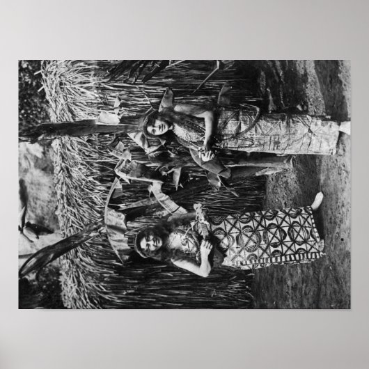 Zwei hawaiianische Frauen mit Ukalalees Fotografie Poster (Vorne)