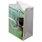 Zwei Helden am Fluss Mittlere Geschenktüte (Vorderseite Schrägansicht)