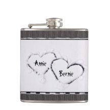 Zwei Herz-frischer weißer Schnee beunruhigtes