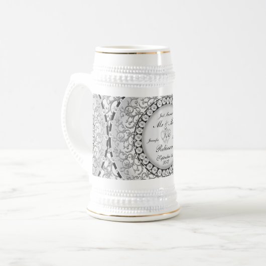 Zwei Herz-Monogramm-Hochzeits-Muster Bierglas (Vorderseite Links)