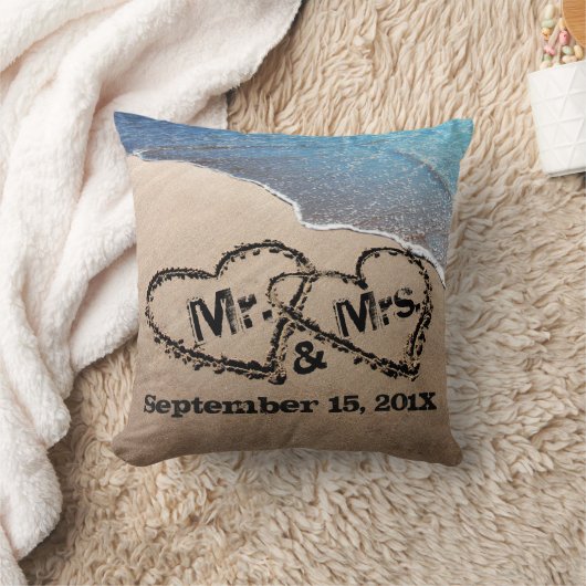 Zwei Herzen am Sandstrand Kissen (Decke)