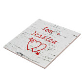 Zwei Herzen auf einem Birkenkoffer Fliese (Seite)