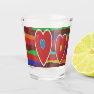 Zwei Herzen Design auf gemischten Streifen Schnapsglas