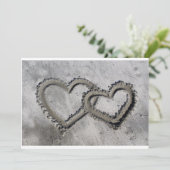 Zwei Herzen Hochzeit Einladung (Stehend Vorderseite)