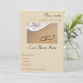 Zwei Herzen im Sand Einladung (Stehend Vorderseite)