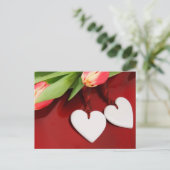 Zwei Herzen mit Tulips Postkarte (Stehend Vorderseite)