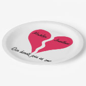 Zwei Herzen verbinden sich als eine Name Personali Pappteller (Schrägansicht)