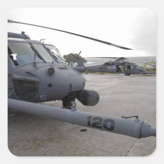Zwei HH-60G Pave Hawks Quadratischer Aufkleber (Vorderseite)