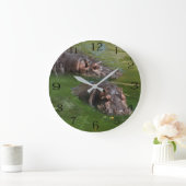 Zwei Hippos im Teich schwimmen, Wall-Uhr Große Wanduhr (Zuhause)
