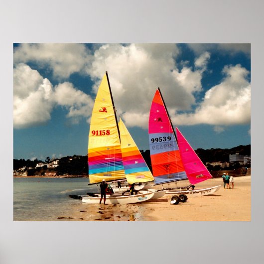 Zwei Hobie-Katamarans-Strand St Aubin Poster (Vorne)