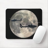 zwei Hubschrauber silhouettiert durch einen Mousepad (Mit Mouse)