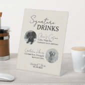 Zwei Hunde Hochzeitsignatur Drinks Bar signieren Sockelschild (In SItu)