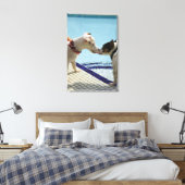 Zwei Hunde küssen am Pool Leinwanddruck (Insitu (Schlafzimmer))