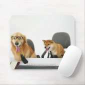 Zwei Hunde mit Krawatte und Brille, auf 2 sitzen Mousepad (Mit Mouse)