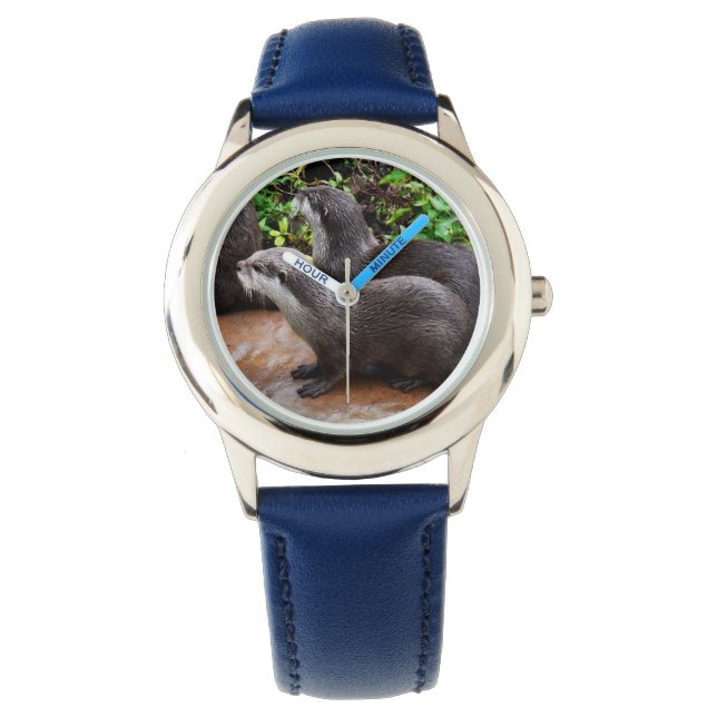 Zwei hungrige Otter, die für Fische Gewartet werde Armbanduhr (Vorderseite)