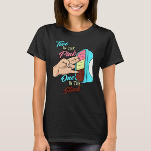 Zwei im rosa im Stink T-Shirt