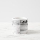 Zwei im Schnee begrabene Stühle Espressotasse (Vorderseite)