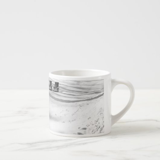 Zwei im Schnee begrabene Stühle Espressotasse (Rechts)