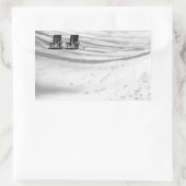 Zwei im Schnee begrabene Stühle Rechteckiger Aufkleber (Tasche)