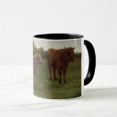 Zwei in einem landwirtschaftlichen Feld Stehende K Tasse (VorderseiteRechts)