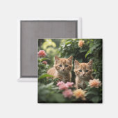 Zwei Ingwer Kätzchen entdecken einen üppigen Garte Magnet (Vorderseite/Rückseite)