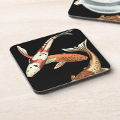 Zwei japanische Koi Goldfish auf schwarzem Hinterg Getränkeuntersetzer (Linke Seite)