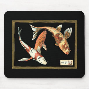 Zwei japanische Koi Goldfish auf schwarzem Hinterg Mousepad