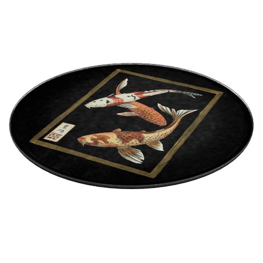 Zwei japanische Koi Goldfish auf schwarzem Hinterg Schneidebrett (Ecke)